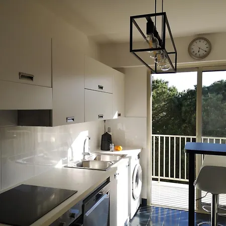 Large 2-room, Sea View, Well Exposed